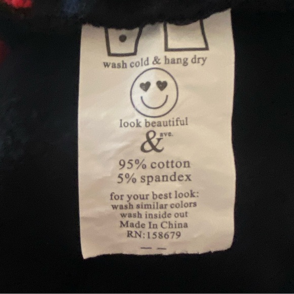 AMPERSAND Singlehood Sweatshirt
Under the Mistletoe size XXL - Picture 10 of 10